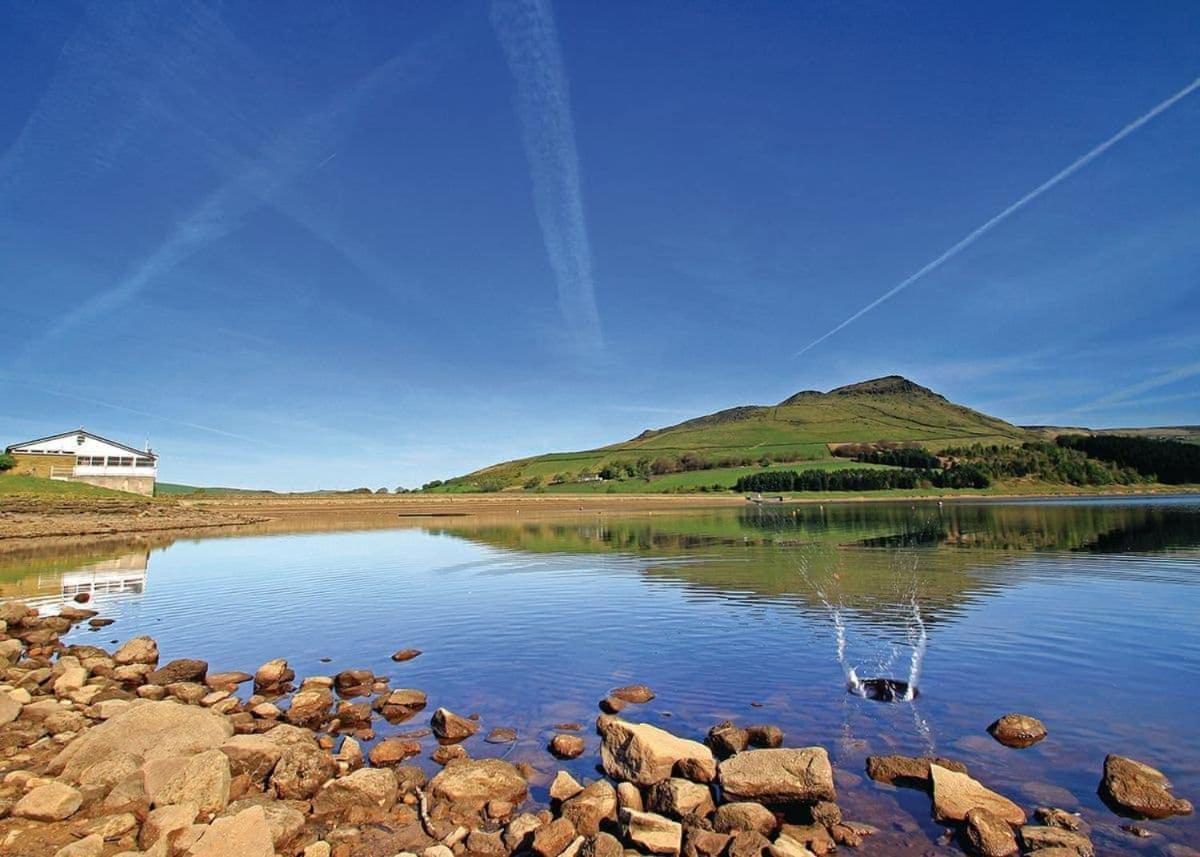 Dovestone Holiday Park Hotel Greenfield  Exterior photo